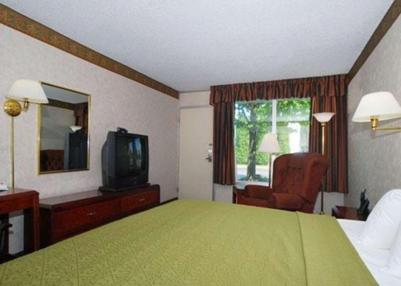 Rodeway Inn Conference Center Crawfordsville Exterior foto